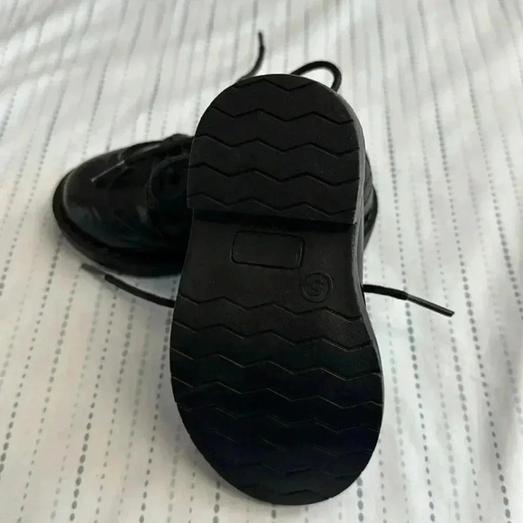 Gymboree - LIKE NEW -  Black dress shoes. Size 5 - Picture 6 of 8